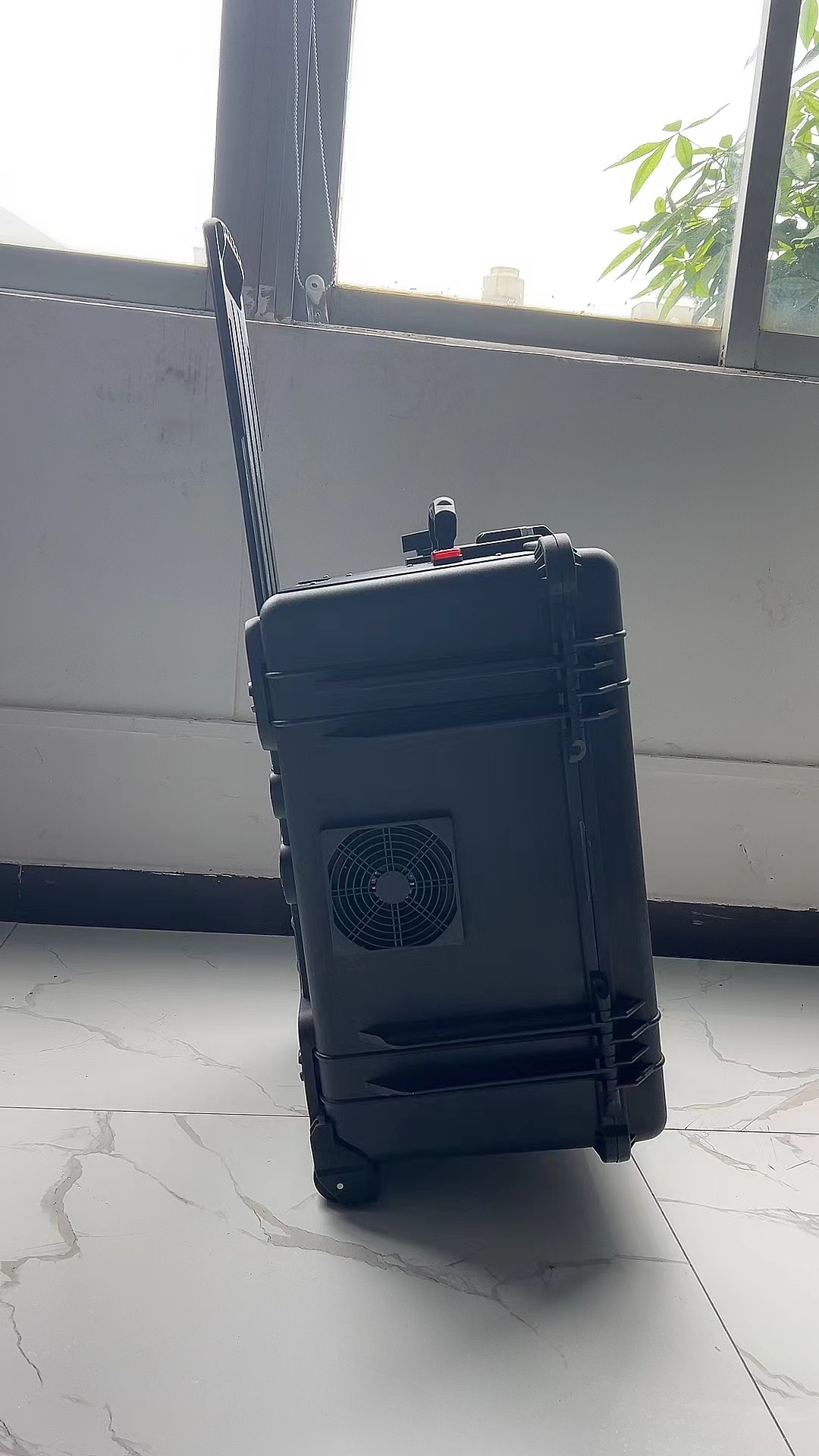 营山手拉箱型移动通信干扰器